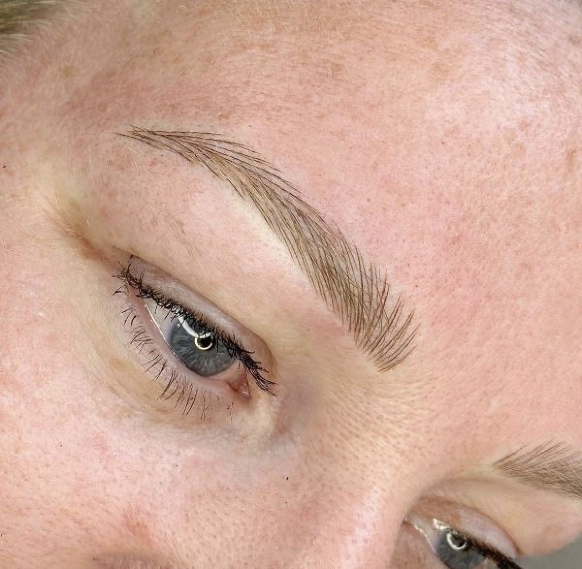 MicroBlading à La Chapelle-Thouarault (35) Par Meryem - Estheca