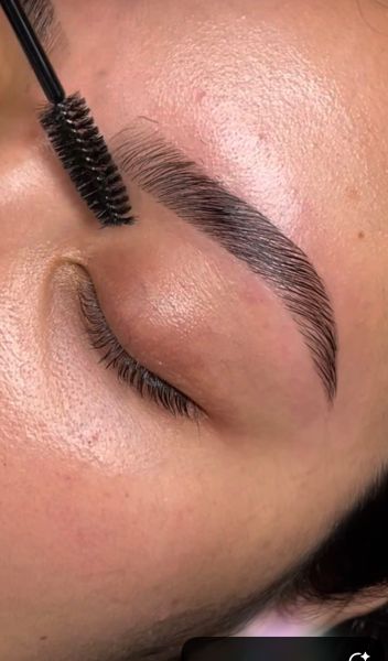 À Roissy-en-Brie | Browlift | Les meilleures esthéticiennes