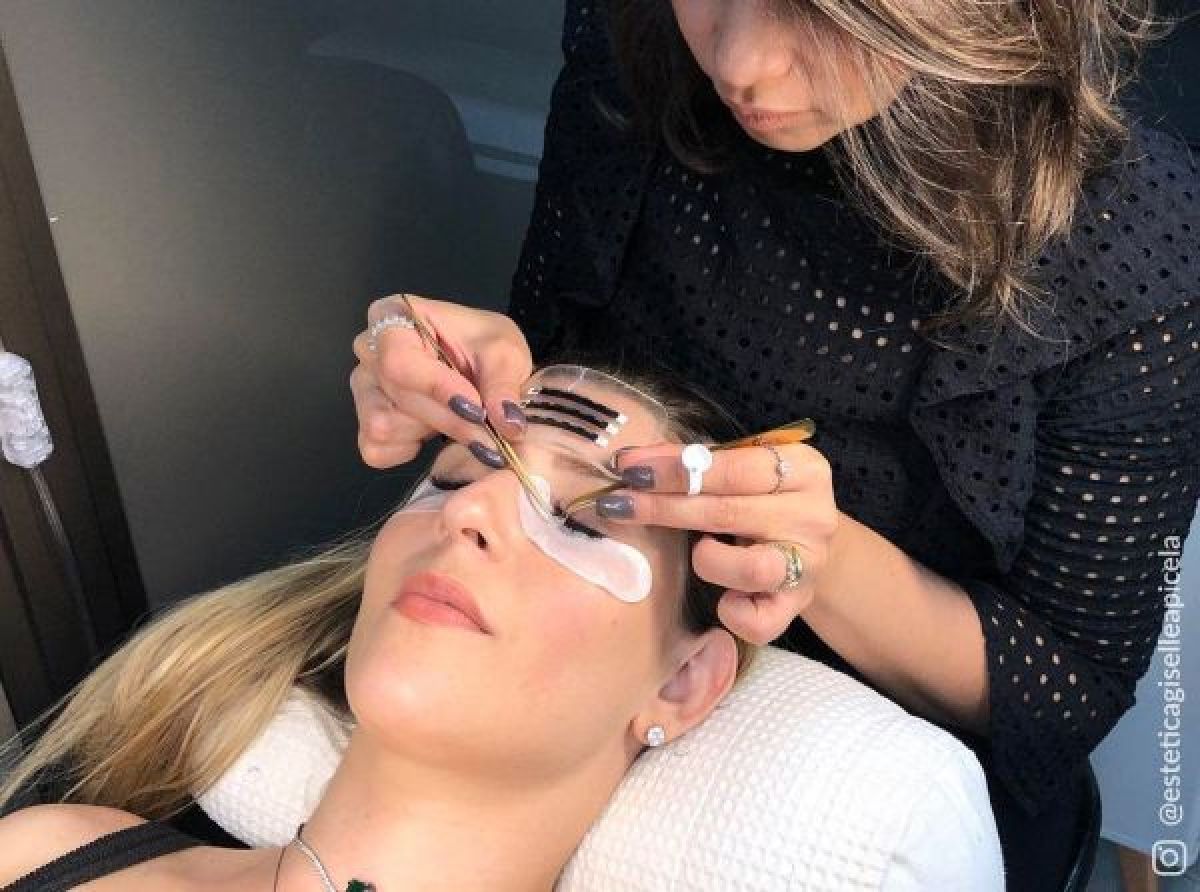 Extensions de cils volume russe ,cil a cil,3d à Lille (59) Par Sofia - Estheca