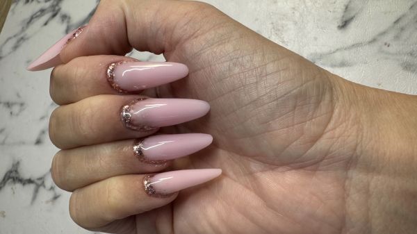 À Nice | Onglerie gel et semi permanent  | Les meilleures esthéticiennes