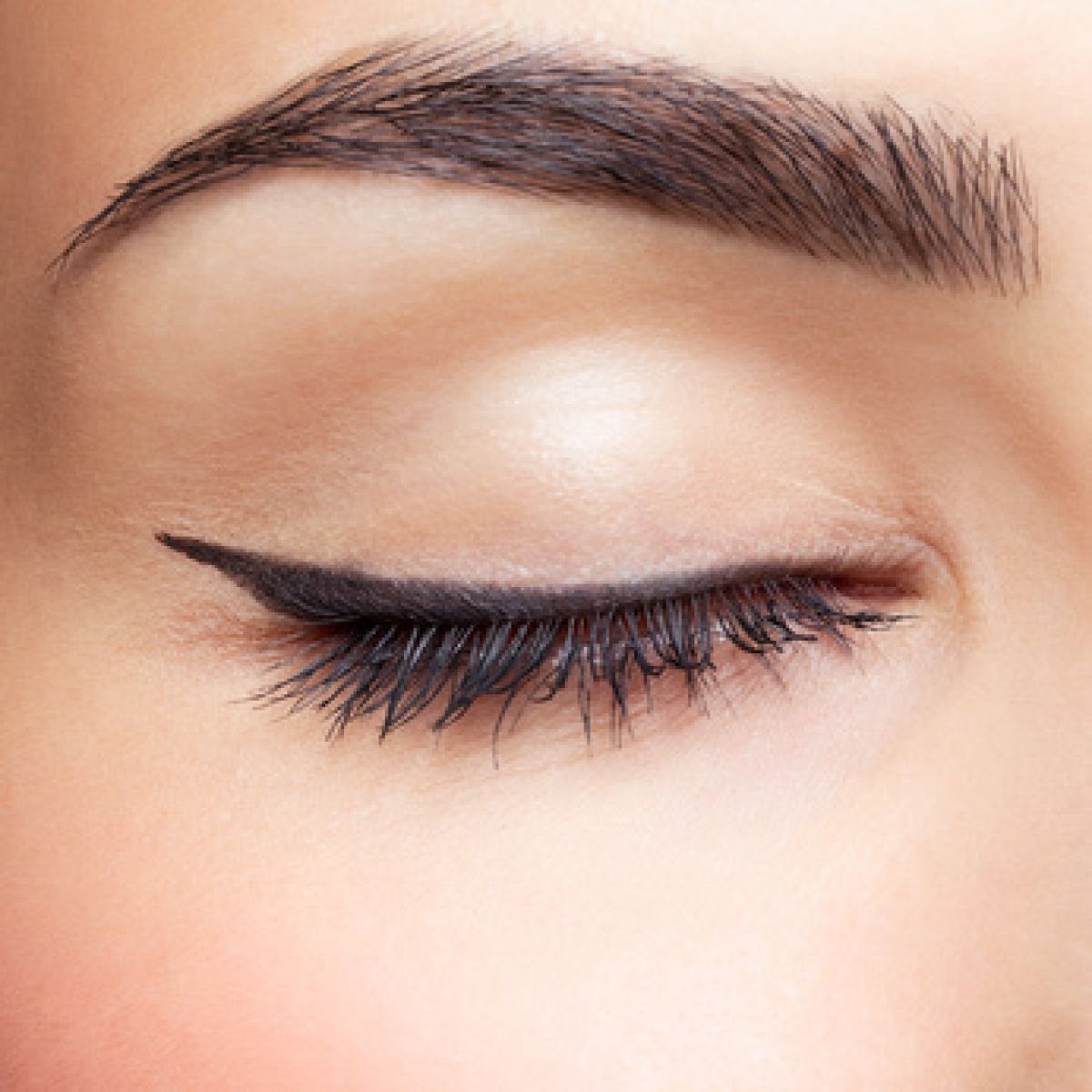 Teinture de cils et sourcils à Lille (59) Par Coralie - Estheca