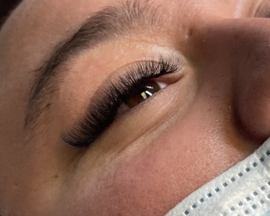 À Courrières | Extension de cils | Les meilleures esthéticiennes