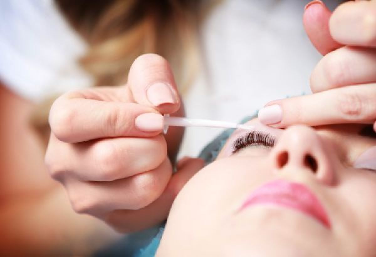 rehaussement de cils à Meyzieu (69) Par Sonia - Estheca