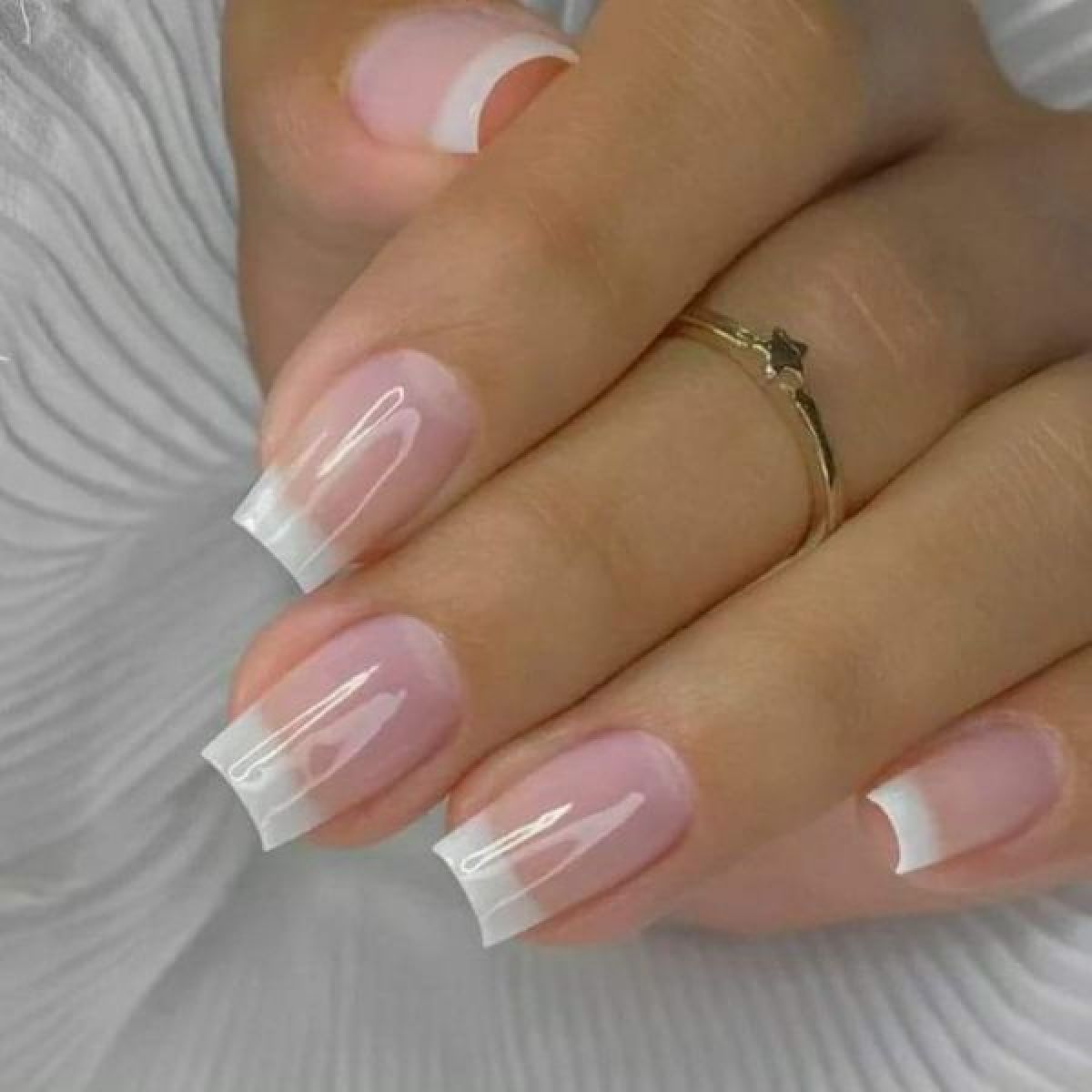 Manucure / /semi permanent  à Muret (31) Par Deborah - Estheca
