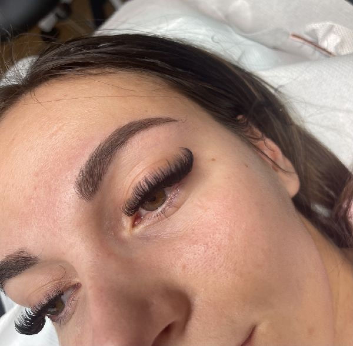 Extension de cils à Valenciennes (59) Par Louise - Estheca