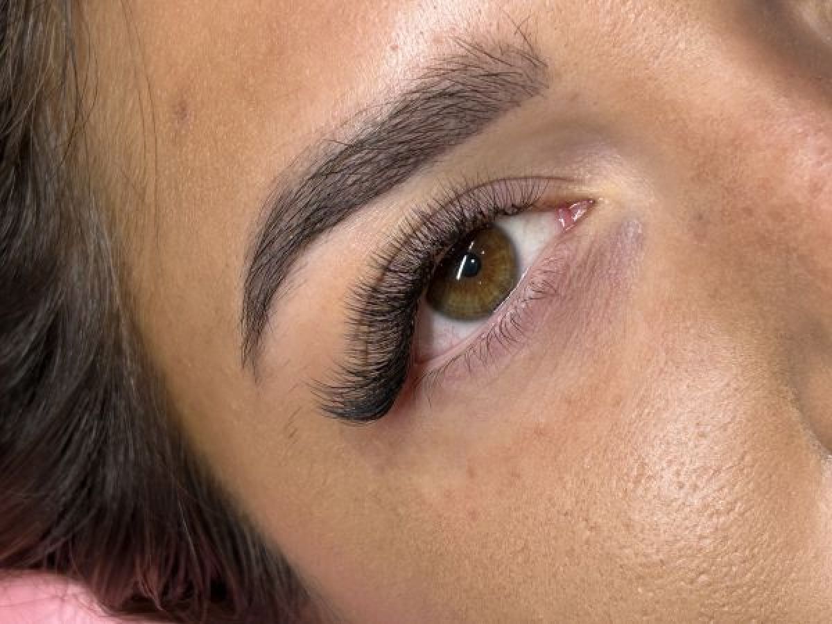 Extension de cils à Saint-Étienne (42) Par Hidayate - Estheca
