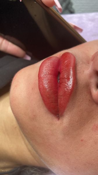 À Mantes-la-Ville | Maquillage semi permanent (candy lips)  | Les meilleures esthéticiennes