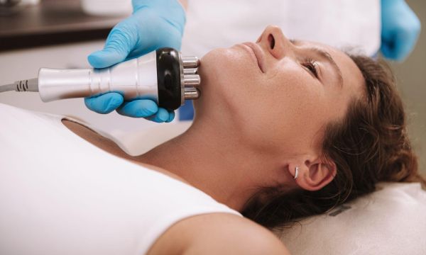 À Vaulx-en-Velin | Face lift reduction double menton | Les meilleures esthéticiennes