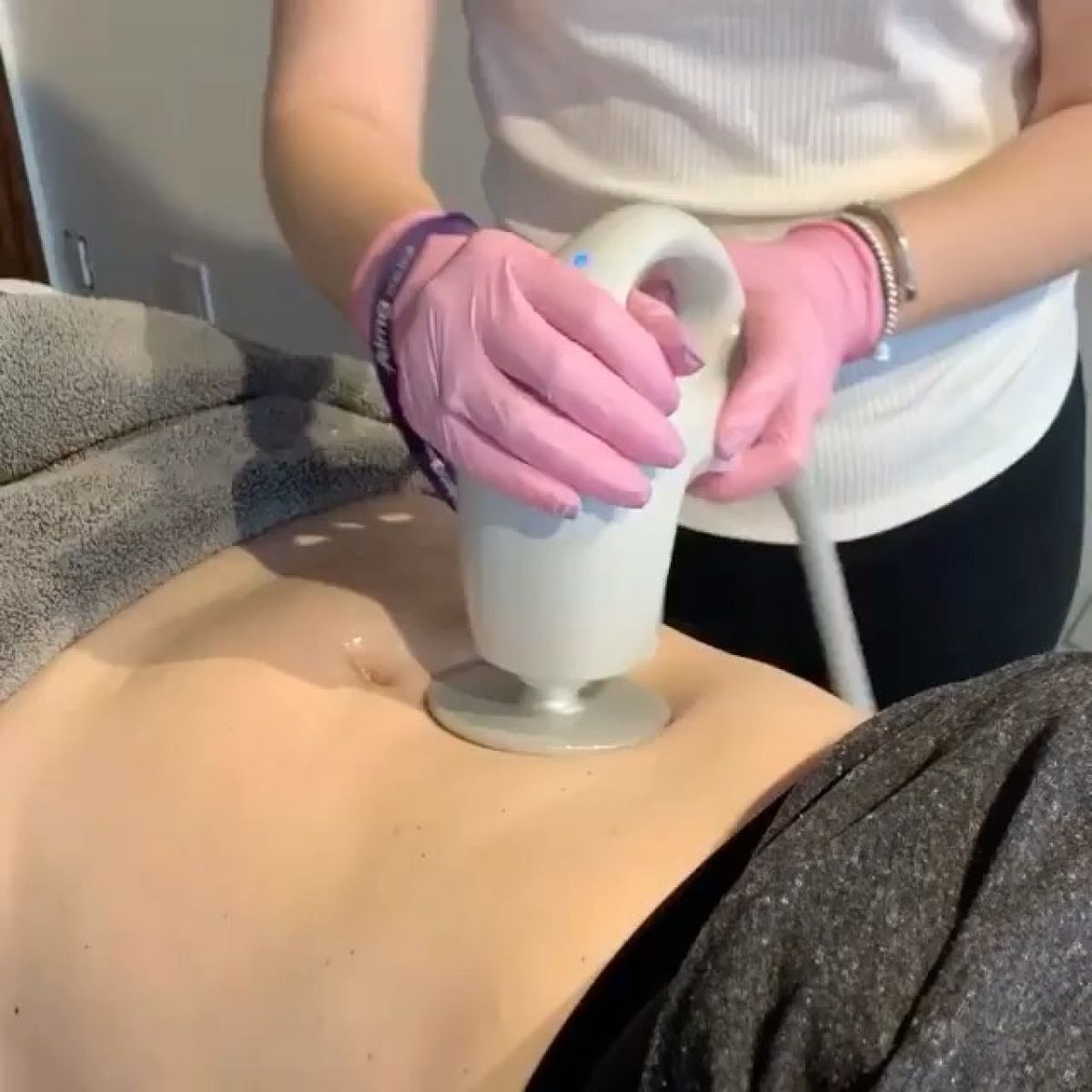 Radio fréquence / Lipocavitation à Fontenay-sous-Bois (94) Par Sabrina - Estheca