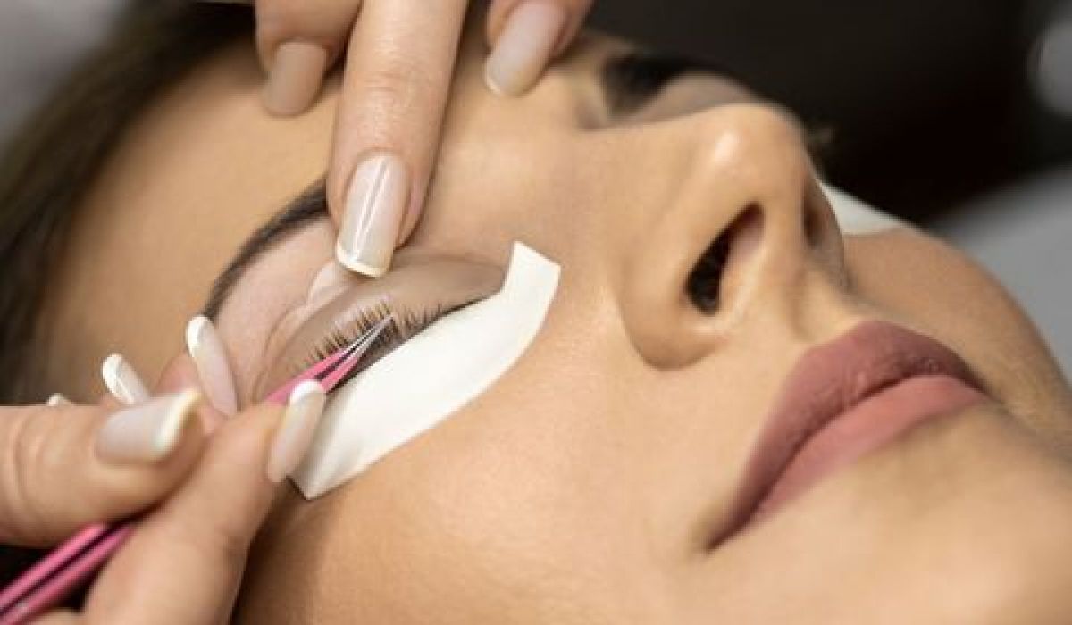 Formation rehaussement de cils à Rennes (35) Par Kloe - Estheca