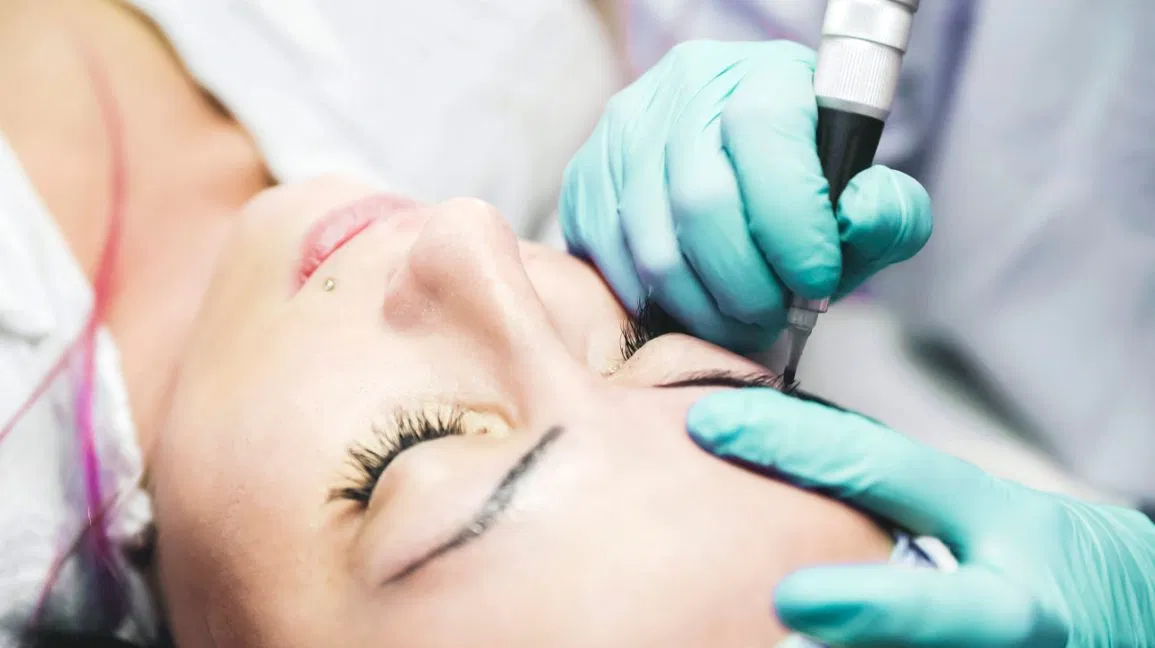 MicroBlading sourcils à Gaillard (74) Par Céline - Estheca