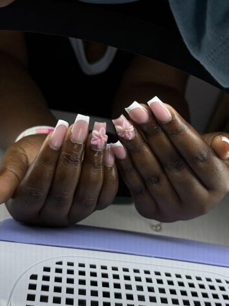 À Angers | Manucures gel | Les meilleures esthéticiennes