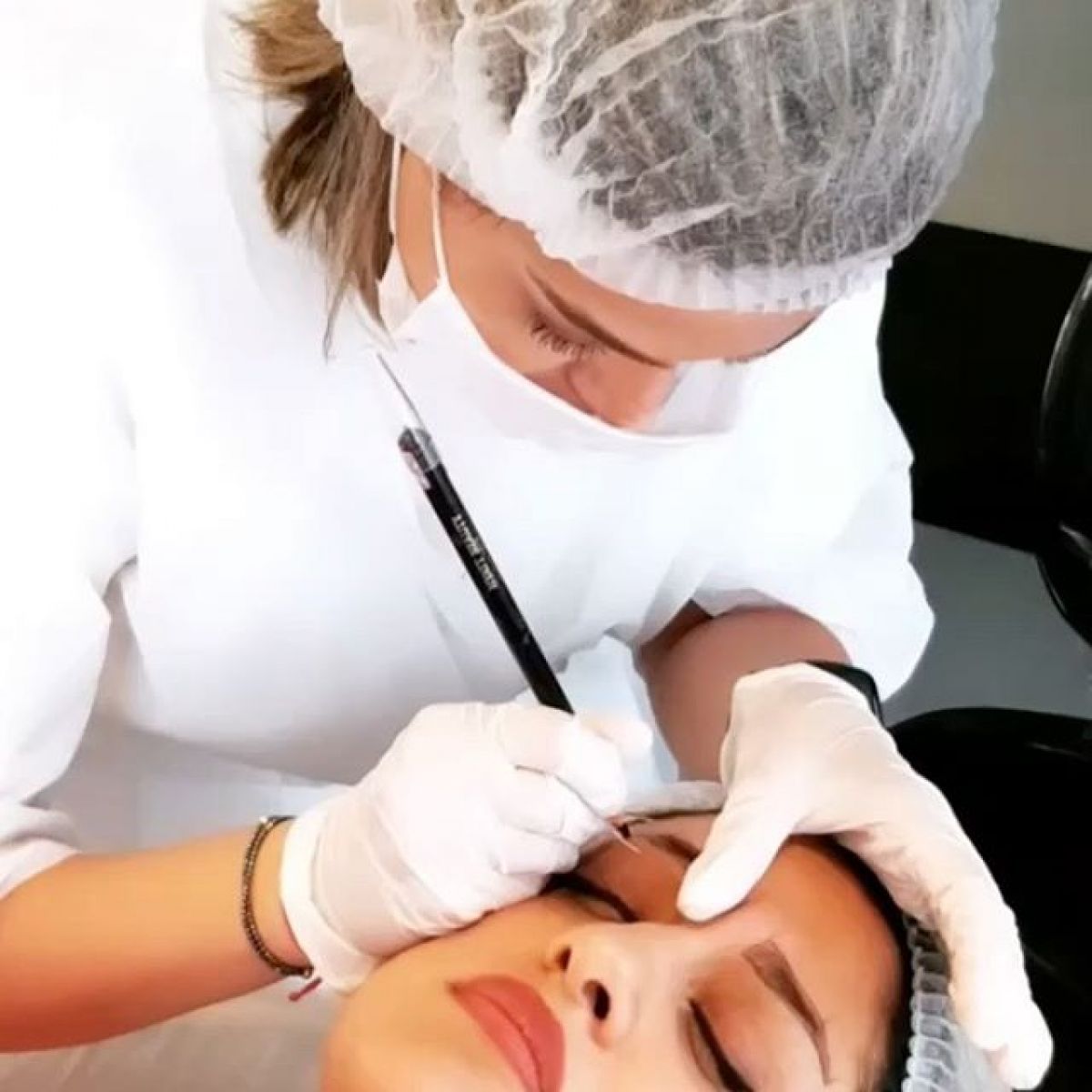 MicroBlading sourcils à L'Huisserie (53) Par Angelique - Estheca