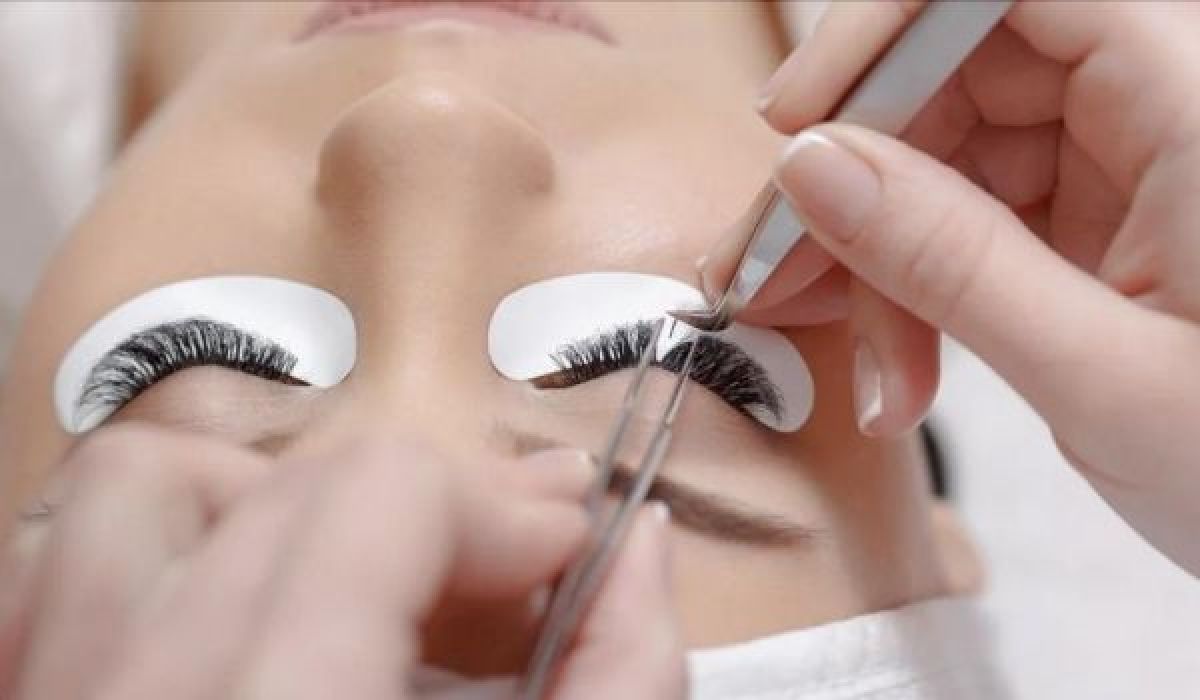 Extension de cils à Cannes (06) Par Nadia - Estheca