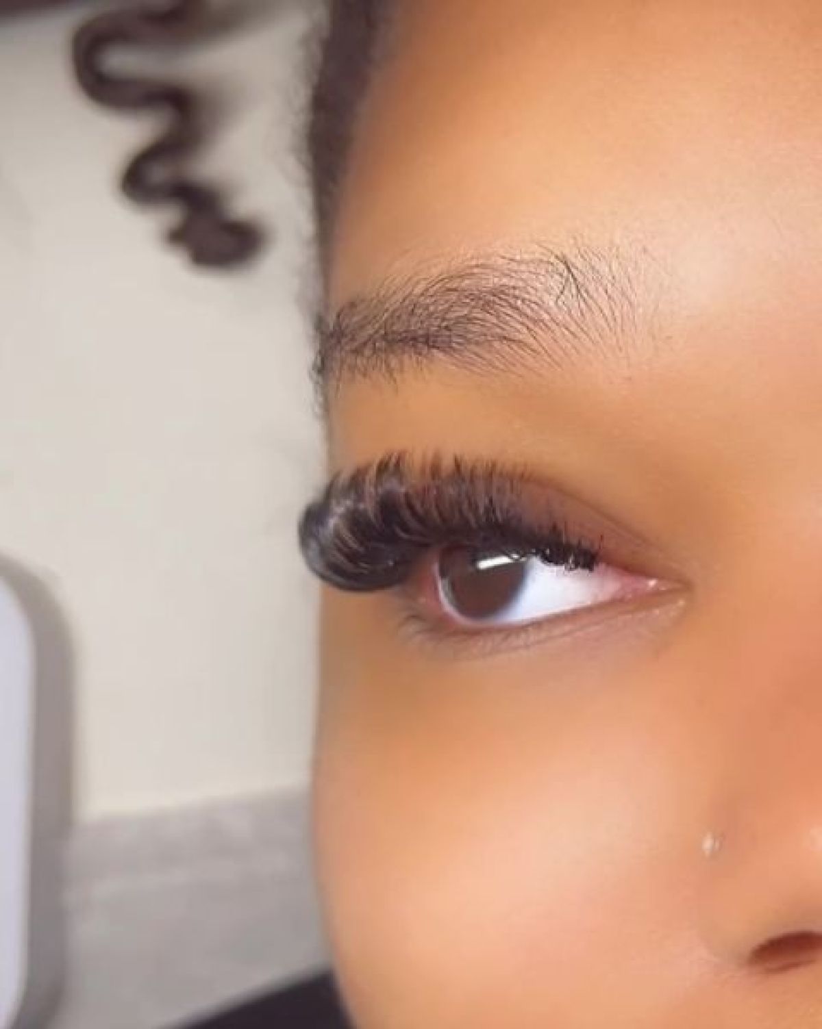 Extension de cils à Drancy (93) Par Niouma - Estheca