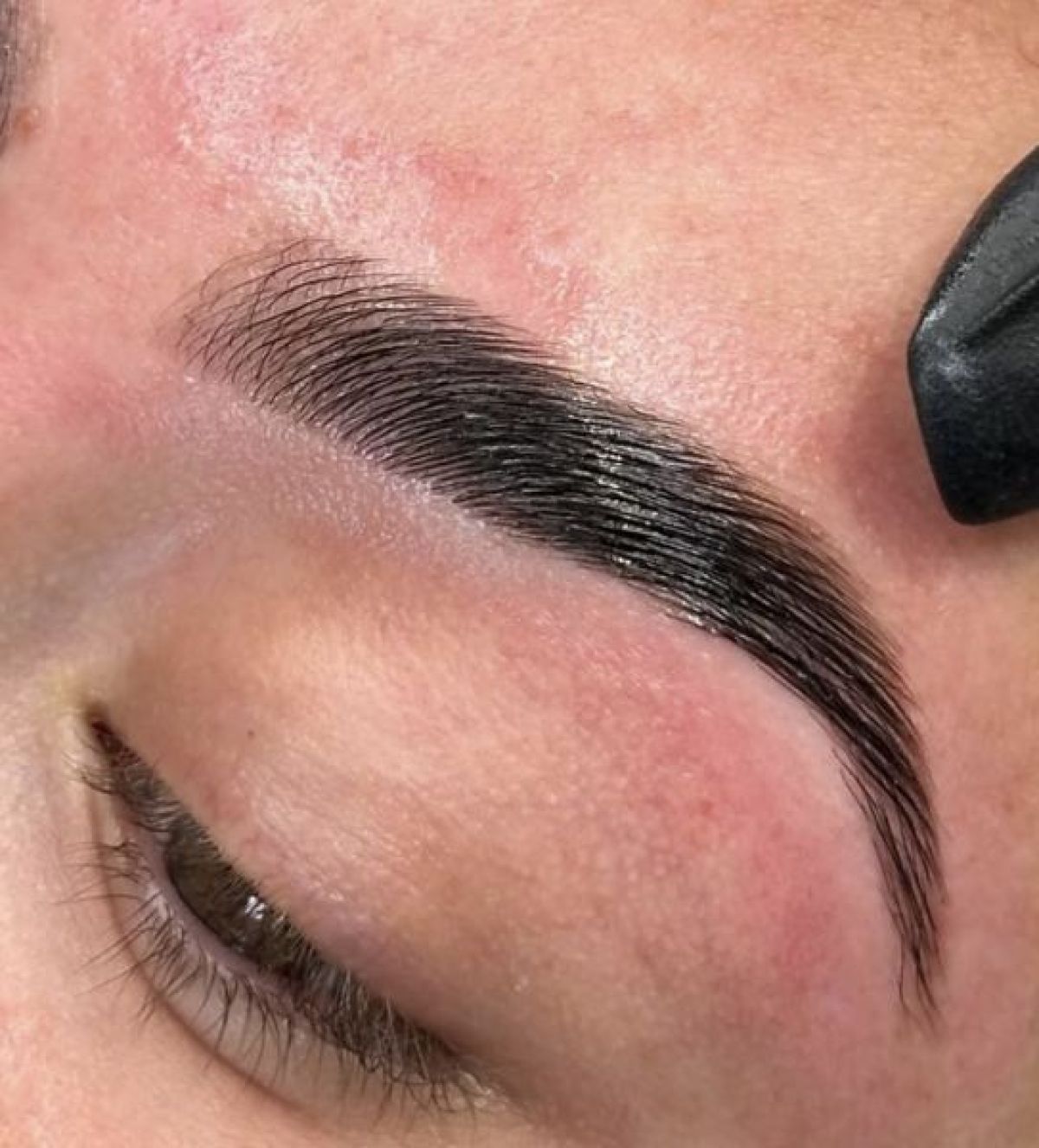 Browlift (rehaussement de sourcils) à Saint-Leu-la-Forêt (95) Par Kelly - Estheca
