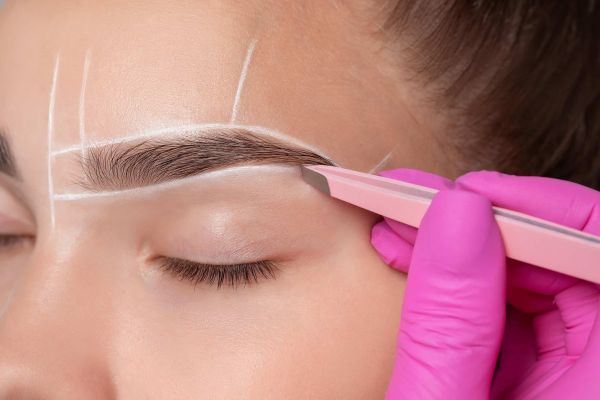 À Saint-Pierre-des-Corps | Reconstruction des sourcils | Les meilleures esthéticiennes