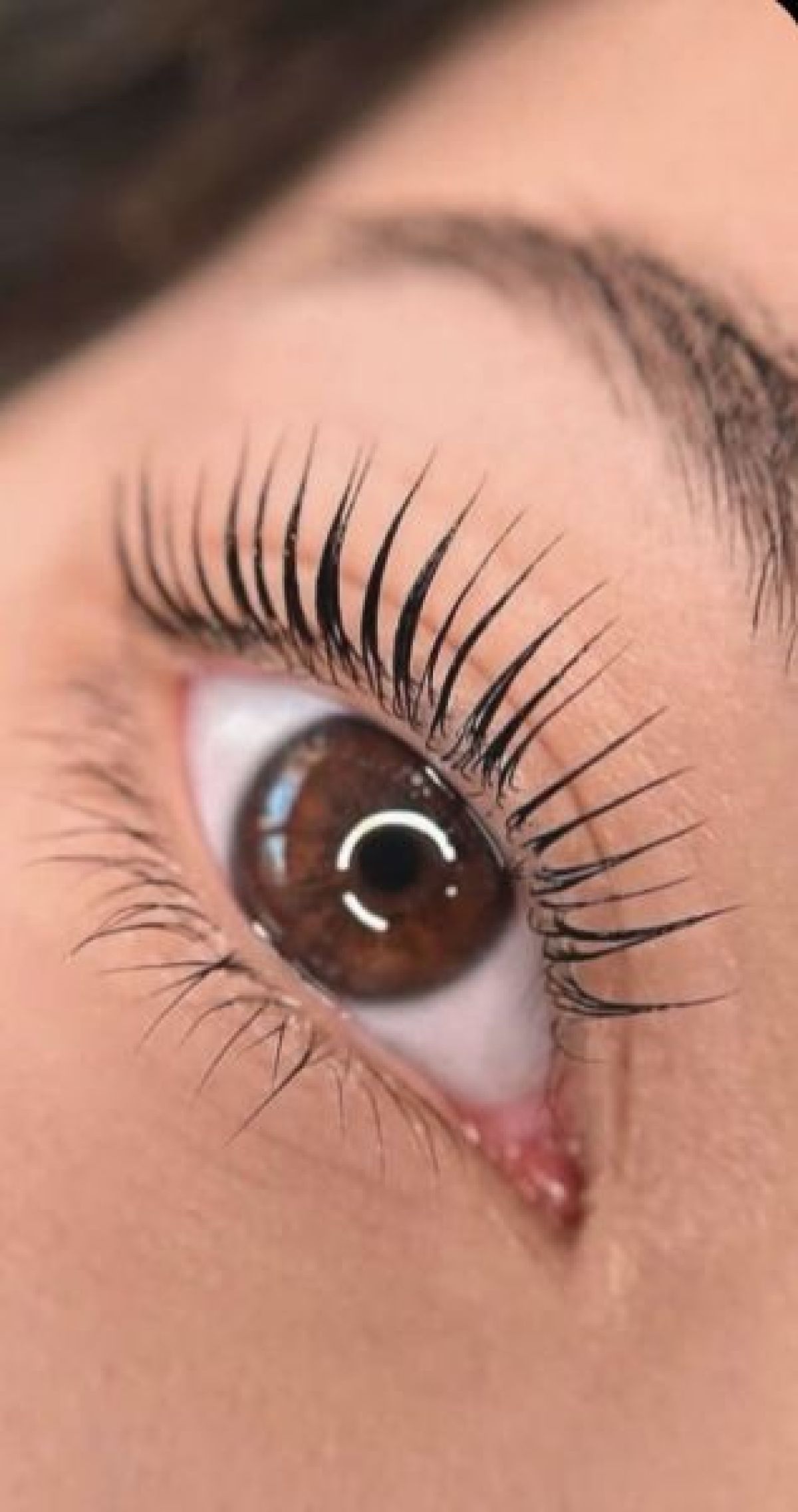 Rehaussement de cil à Valence (26) Par Kyara - Estheca