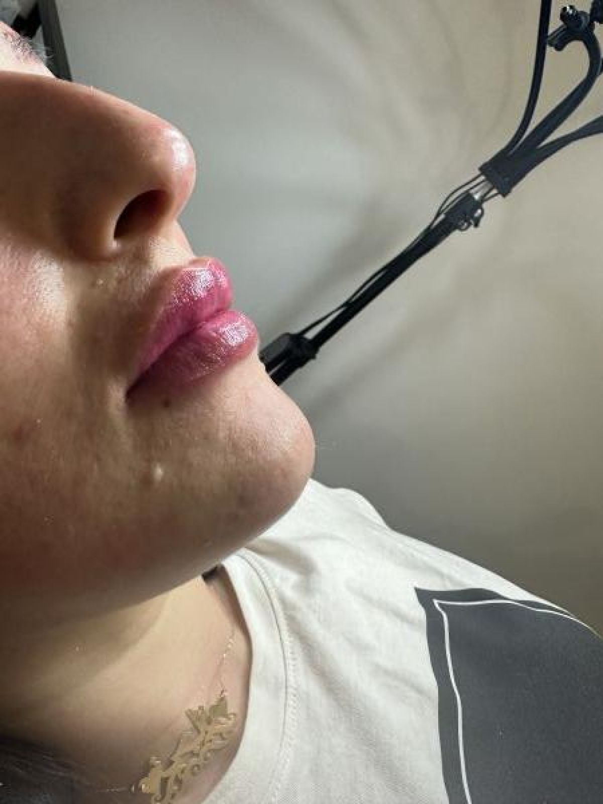 Hydra lips gloss.  ( lèvres pulpeuse )  à Bussy-Saint-Georges (77) Par Kenza - Estheca